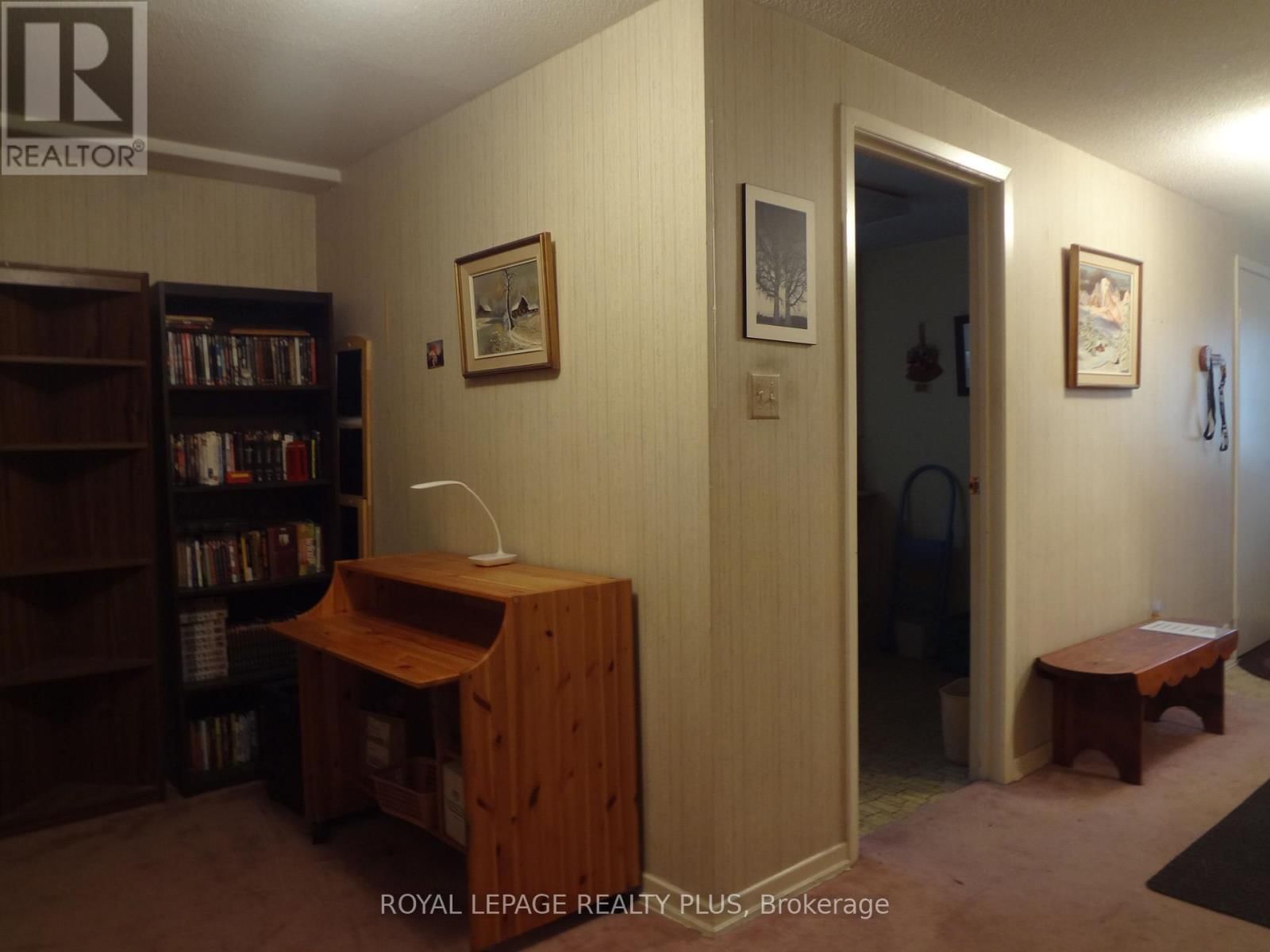 4170 TREETOP CRESCENT Image 31