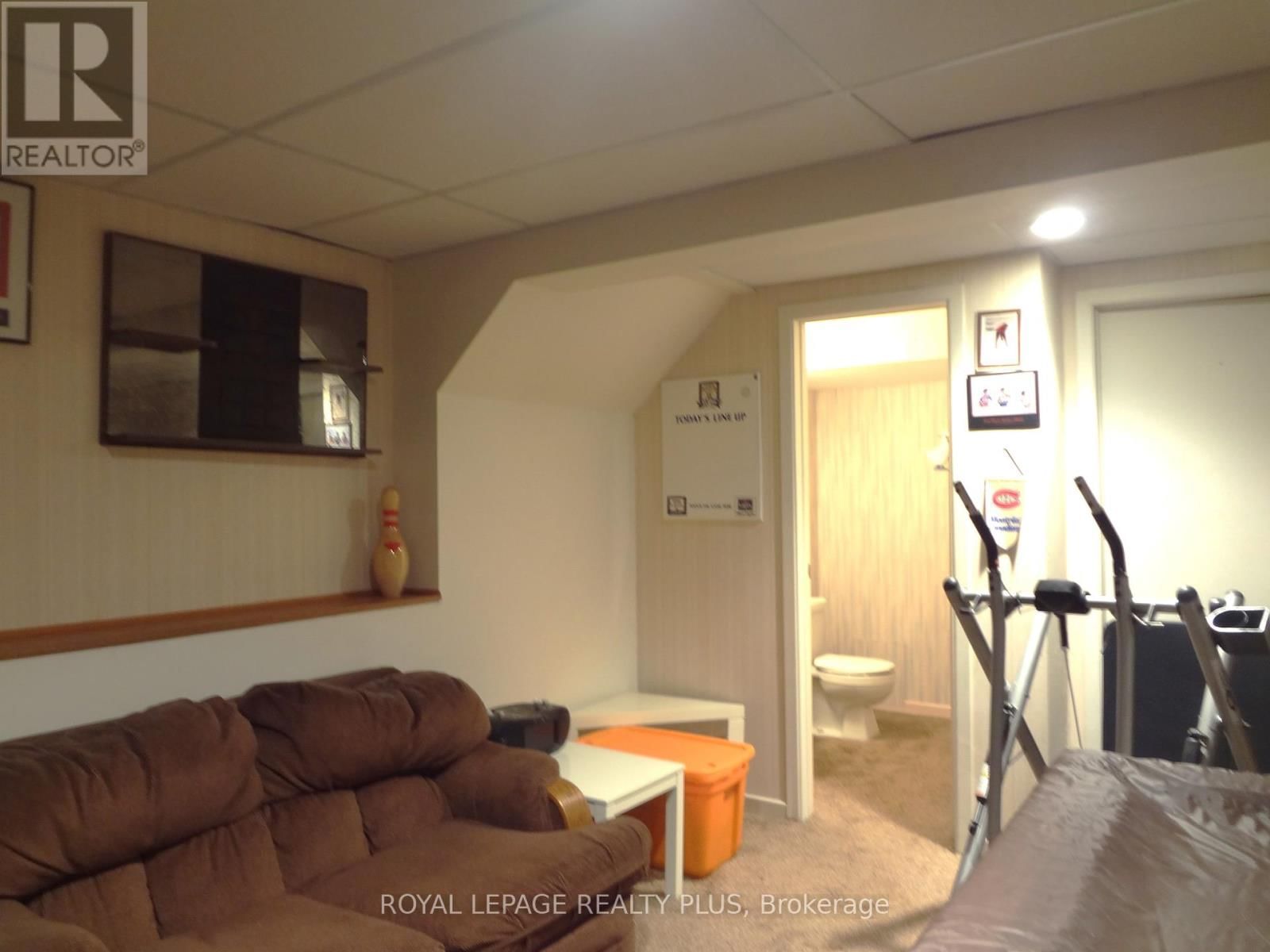 4170 TREETOP CRESCENT Image 34