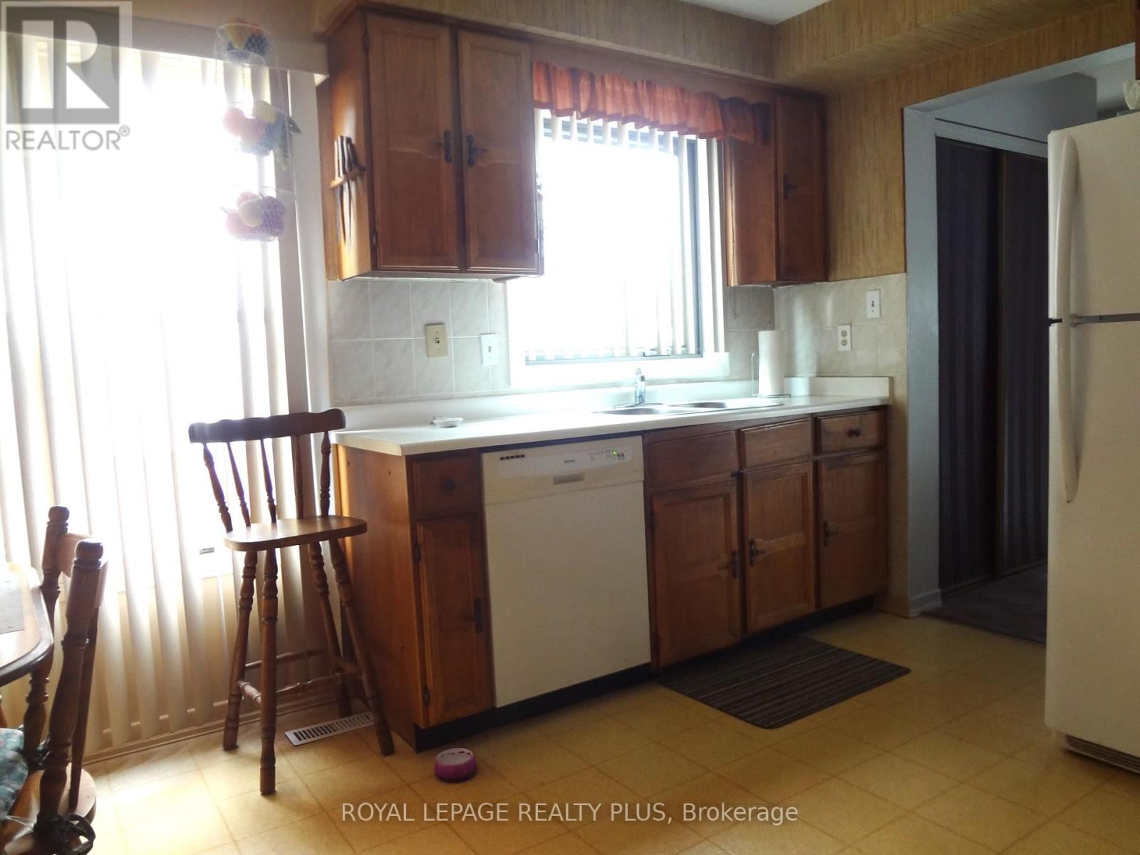 4170 TREETOP CRESCENT Image 9