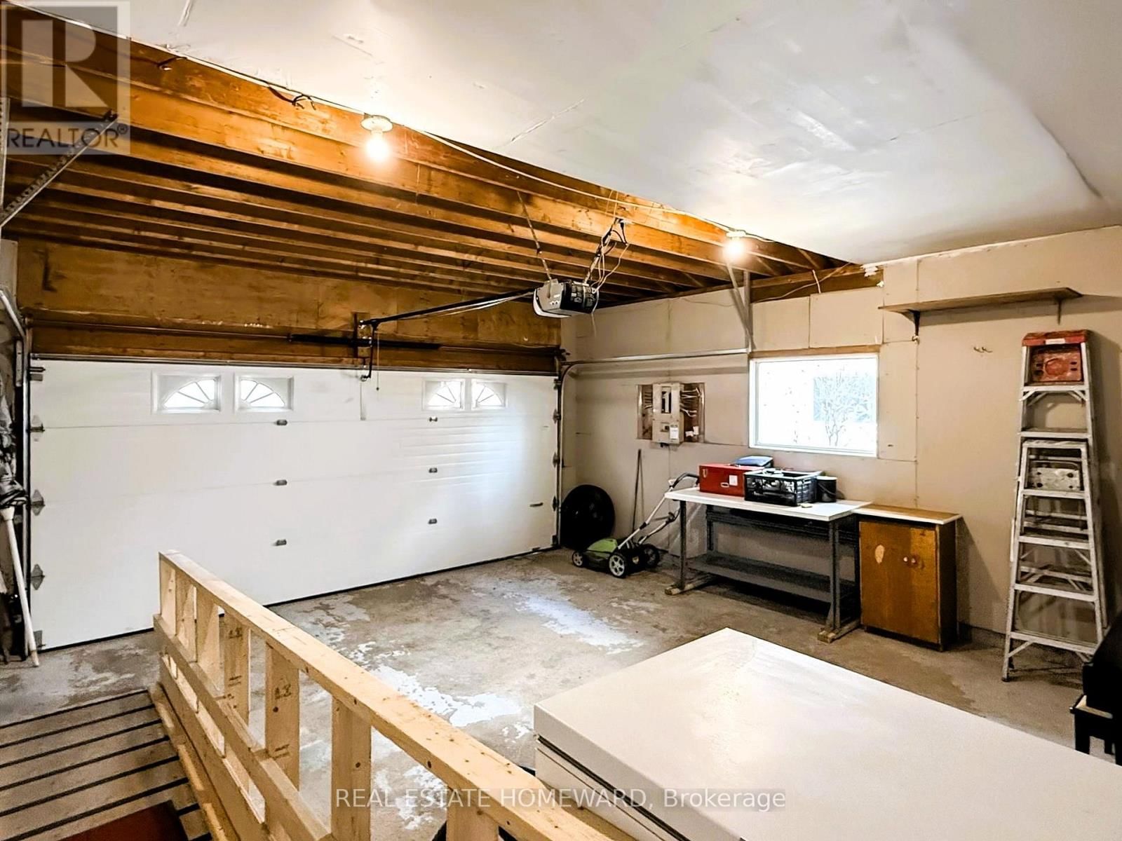 3058 VIEWMOUNT ROAD Image 33