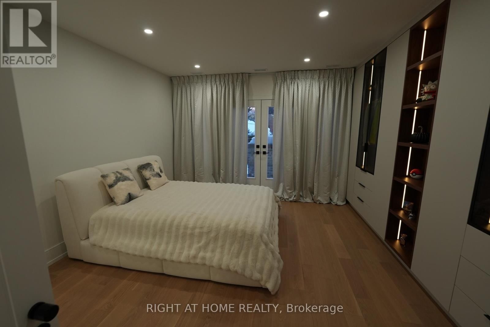 33 THORNDALE AVENUE Image 17