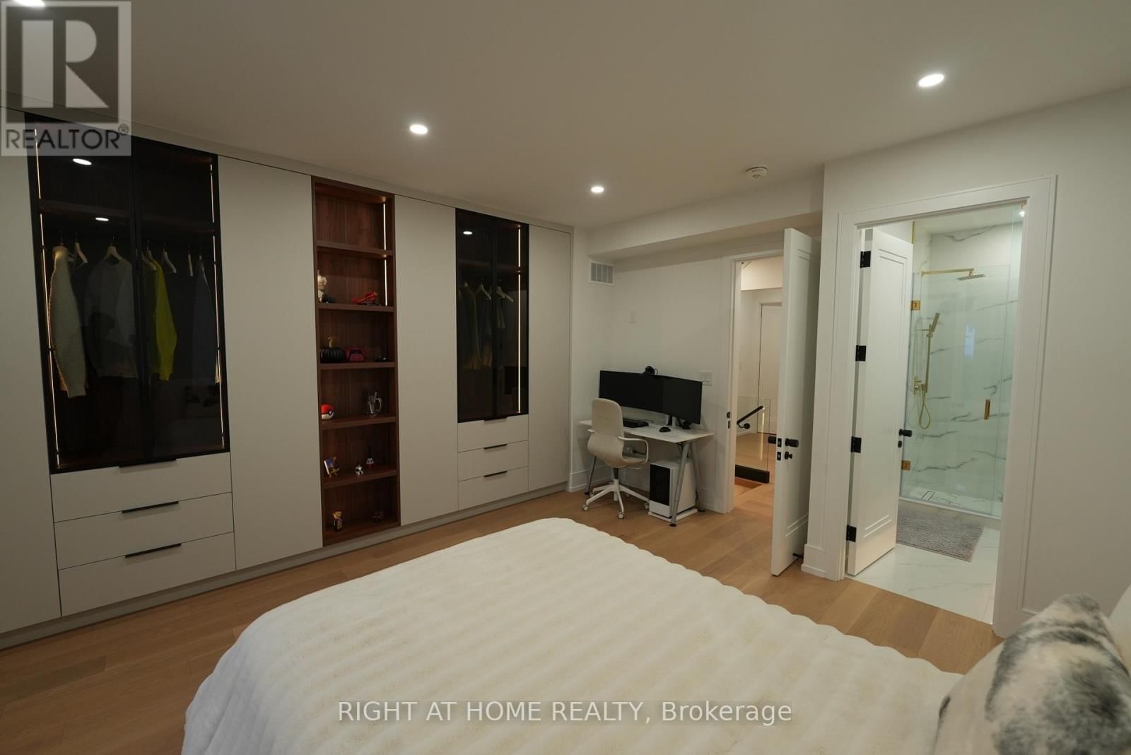 33 THORNDALE AVENUE Image 18