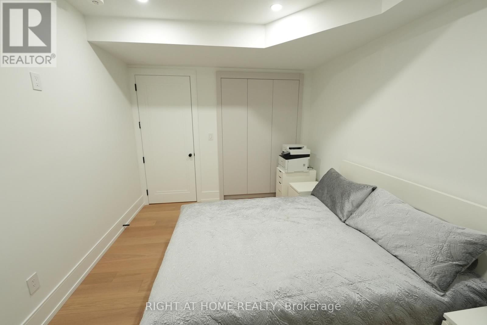 33 THORNDALE AVENUE Image 28