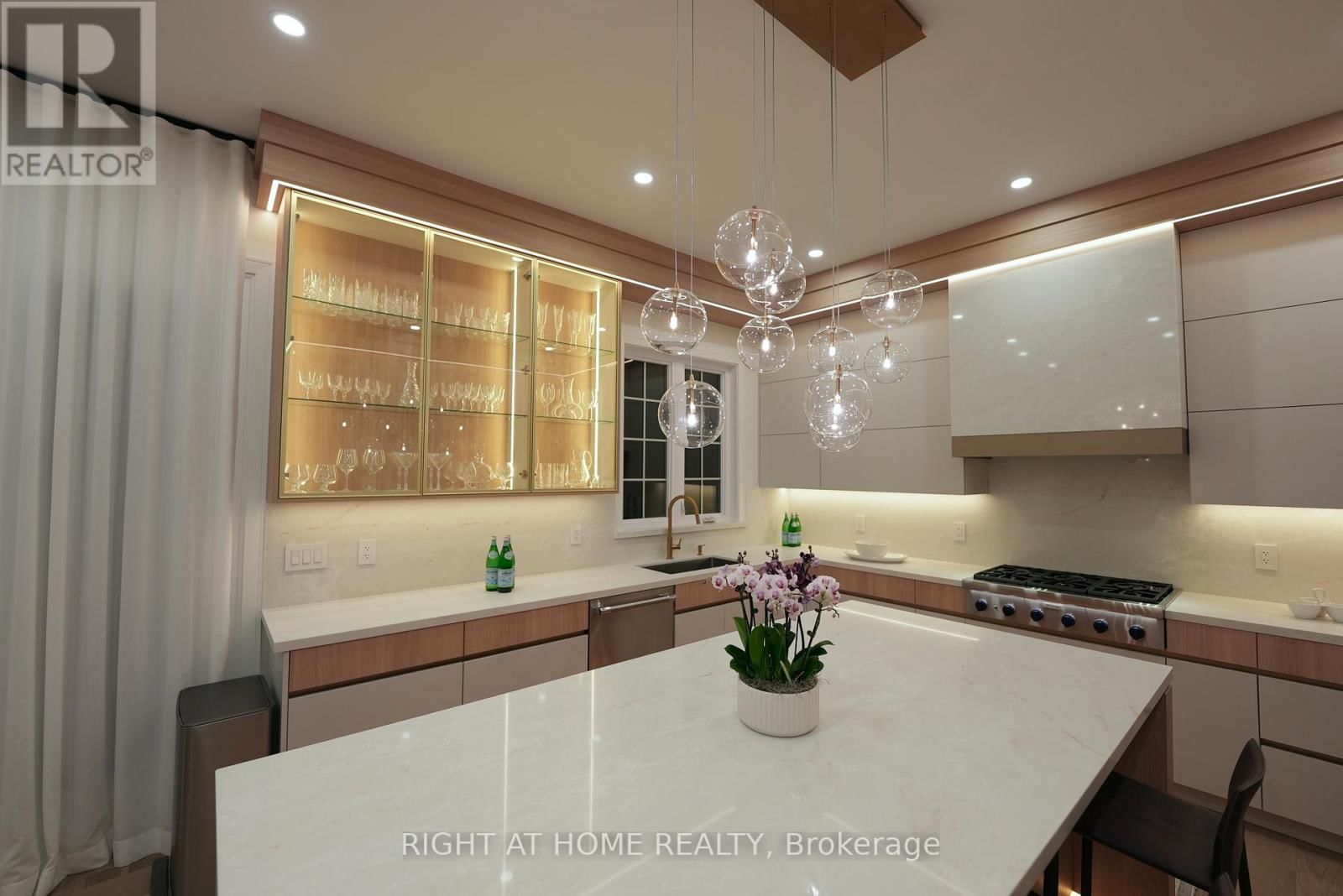 33 THORNDALE AVENUE Image 4