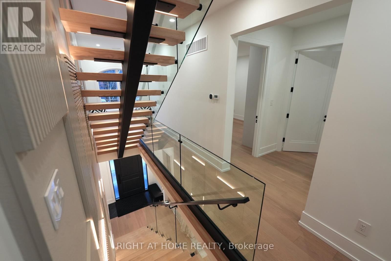 33 THORNDALE AVENUE Image 7