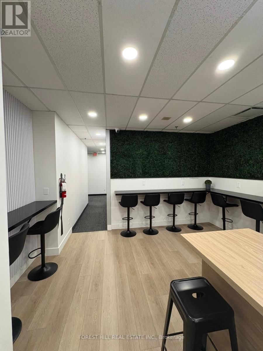 350 BURNHAMTHORPE ROAD WEST Image 11