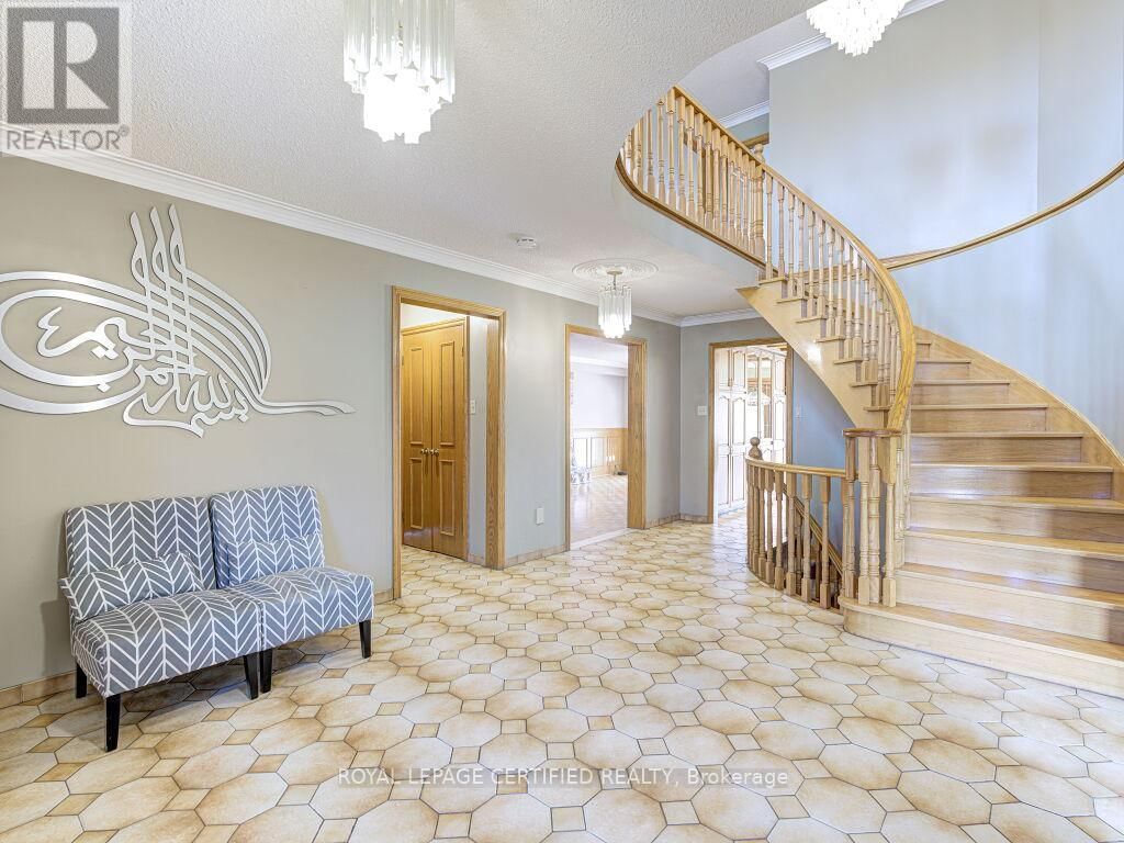 4261 CAPILANO COURT Image 4