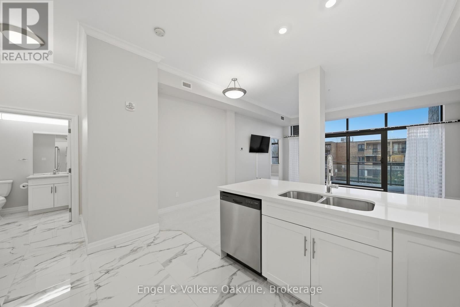 101 - 3290 NEW STREET Image 10