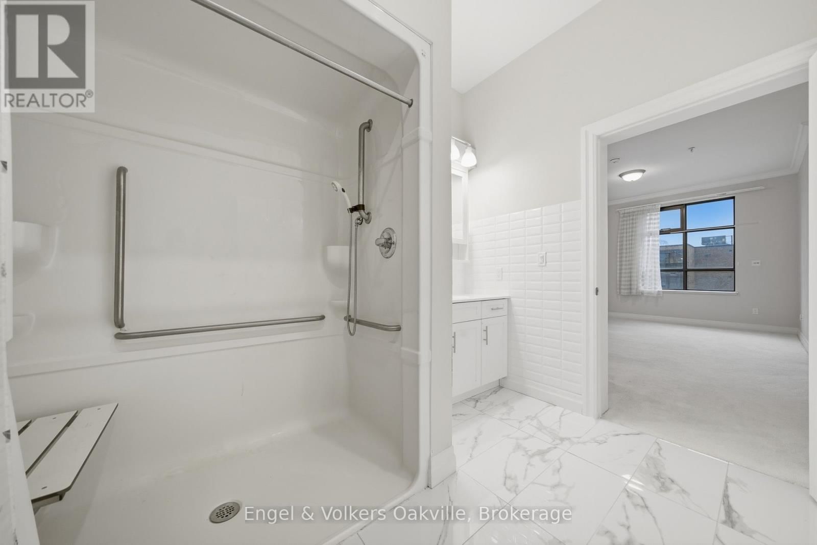 101 - 3290 NEW STREET Image 11