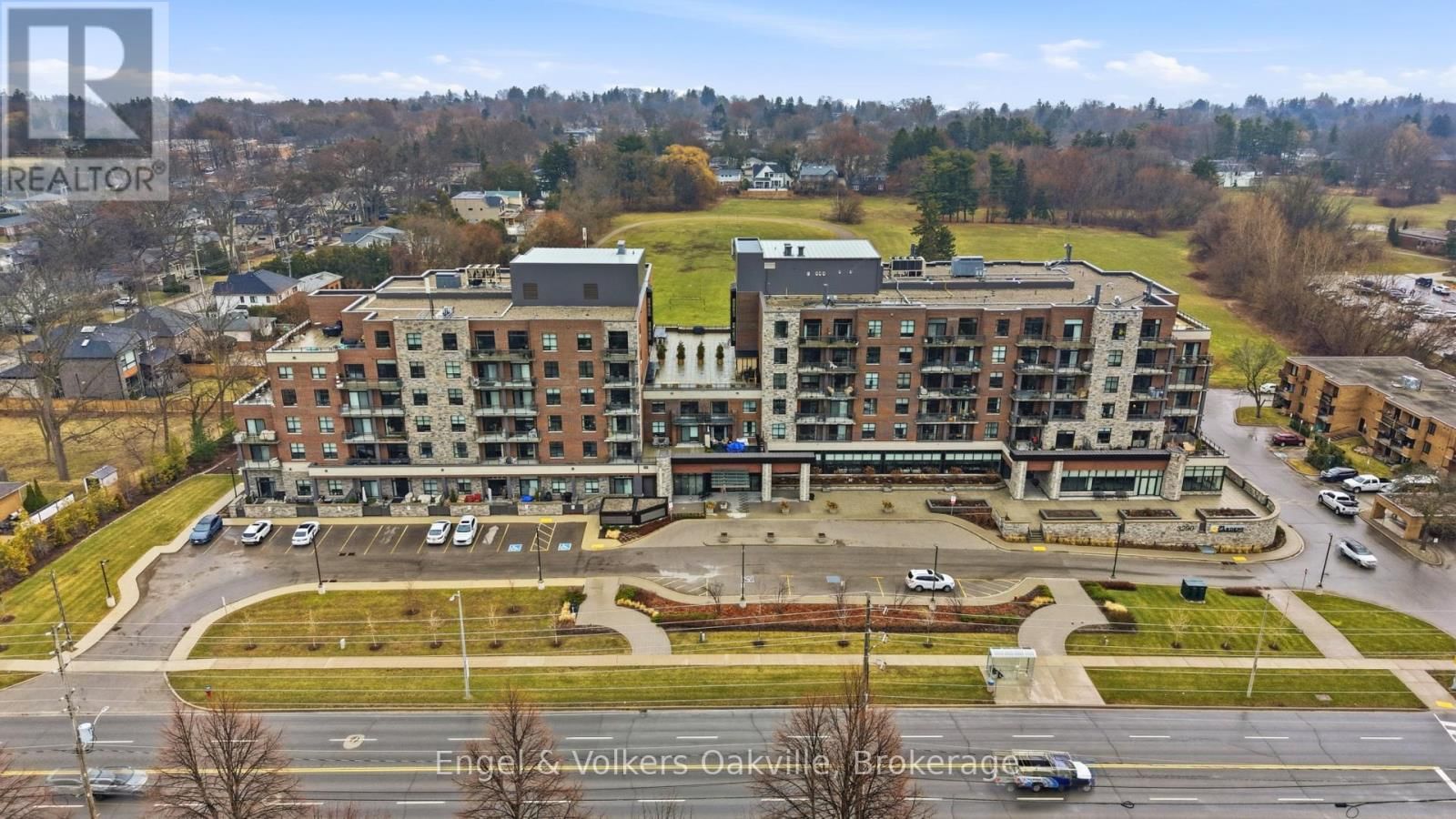 101 - 3290 NEW STREET Image 2