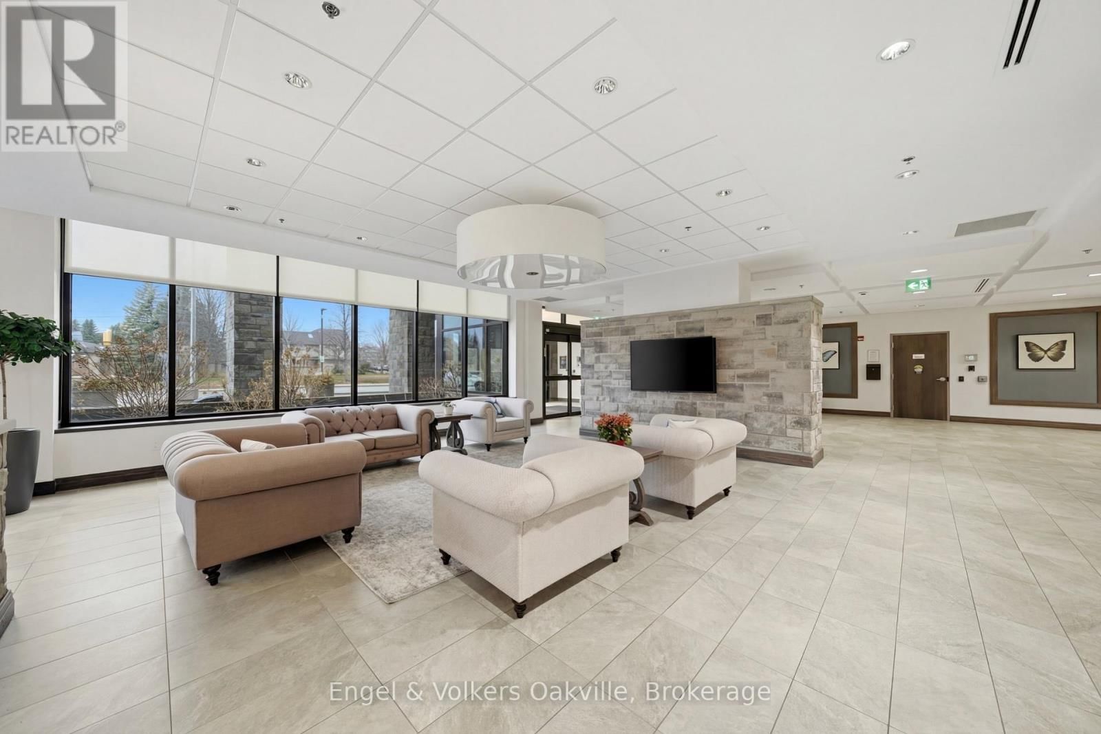 101 - 3290 NEW STREET Image 27