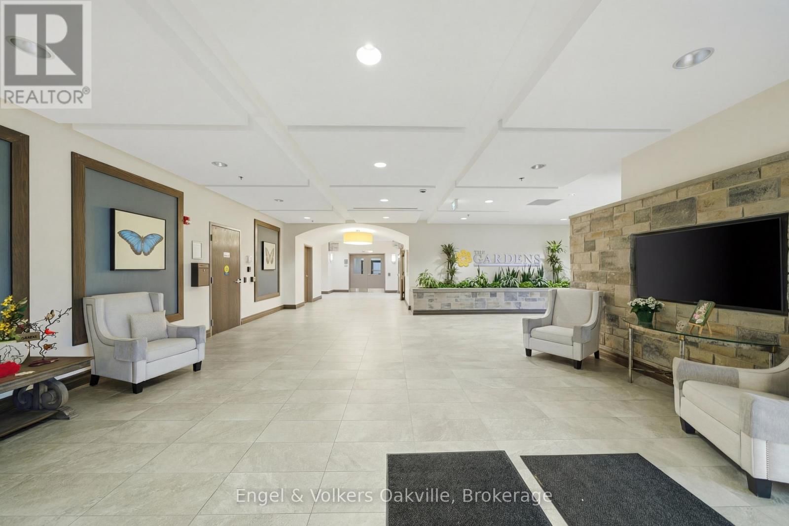 101 - 3290 NEW STREET Image 4