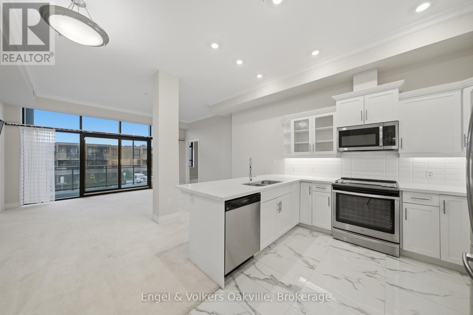 101 - 3290 NEW STREET Image 7