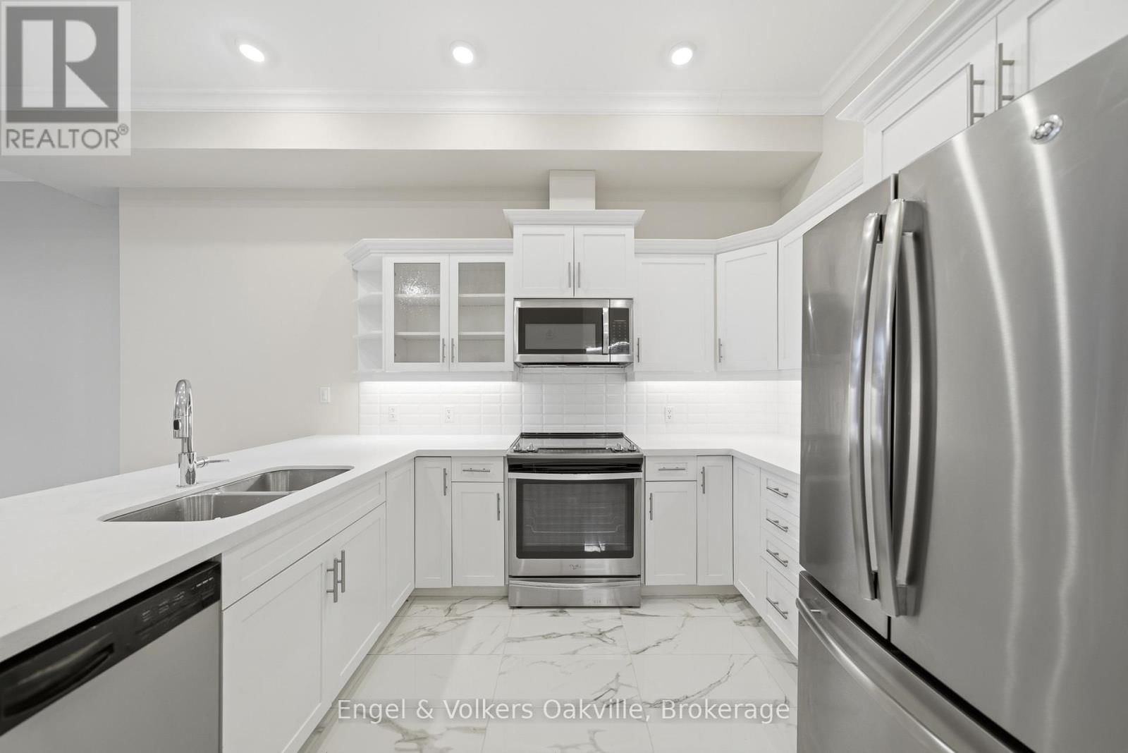 101 - 3290 NEW STREET Image 8