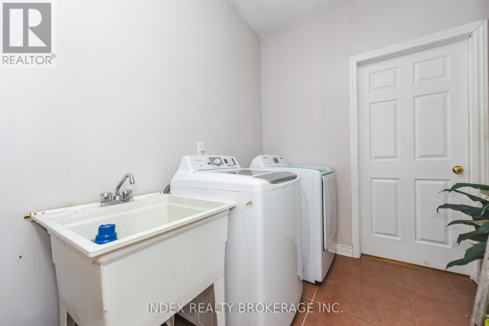 428 FATHER TOBIN ROAD Image 19