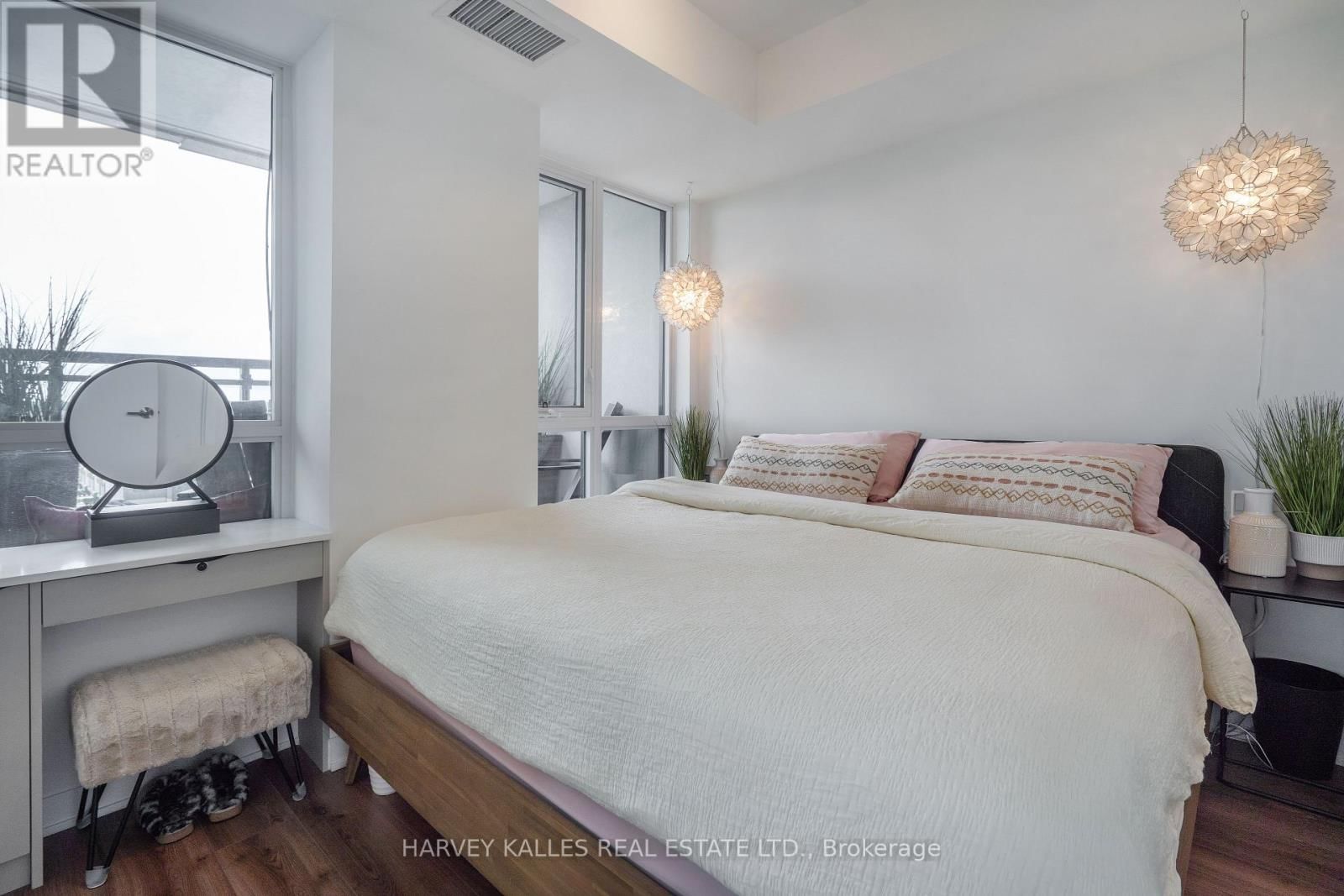 432 - 405 DUNDAS STREET WEST Image 26