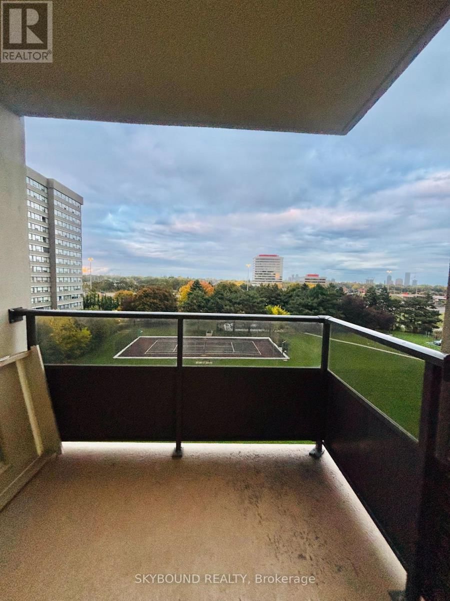 602 - 451 THE WEST MALL Image 10