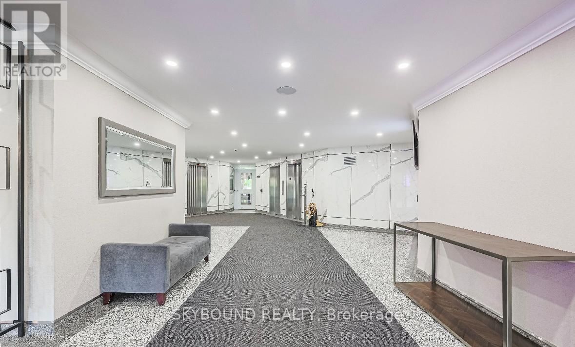 602 - 451 THE WEST MALL Image 18