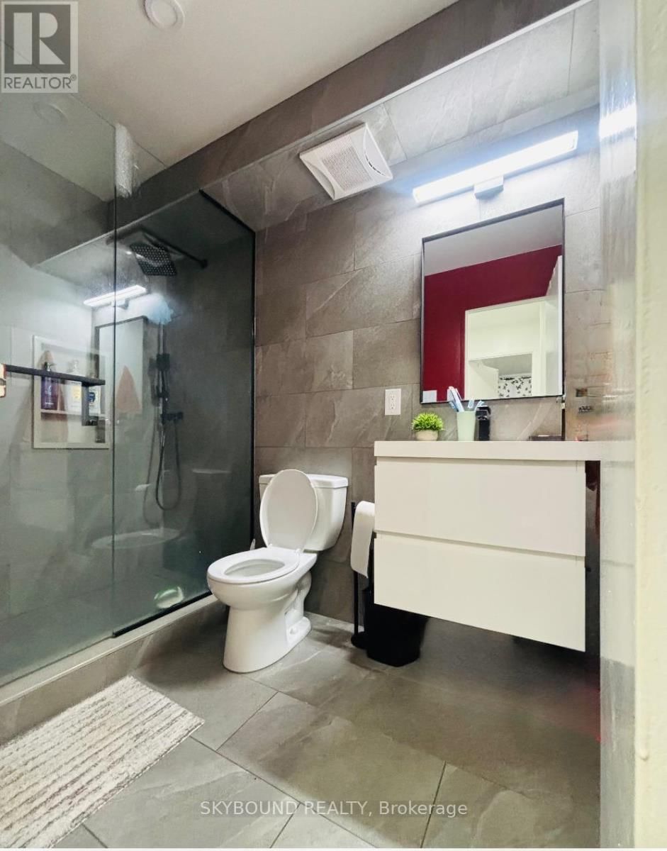 602 - 451 THE WEST MALL Image 19