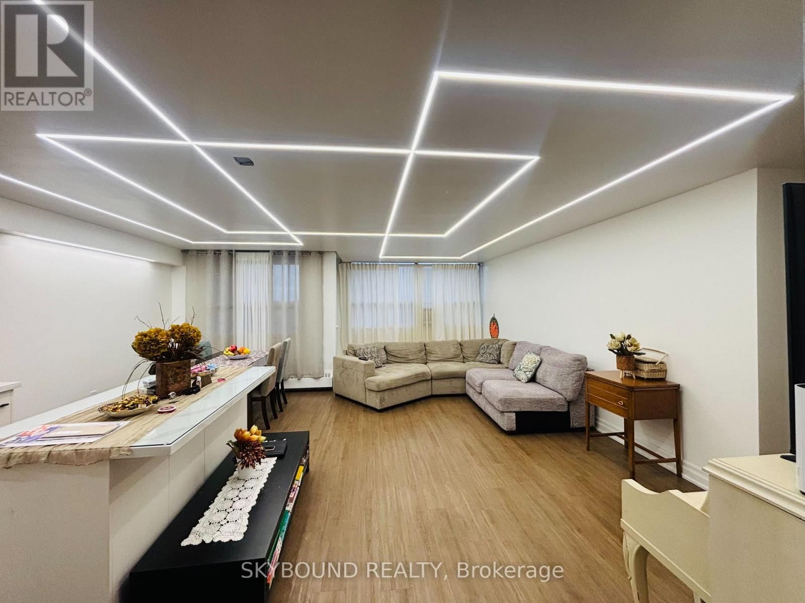 602 - 451 THE WEST MALL Image 2