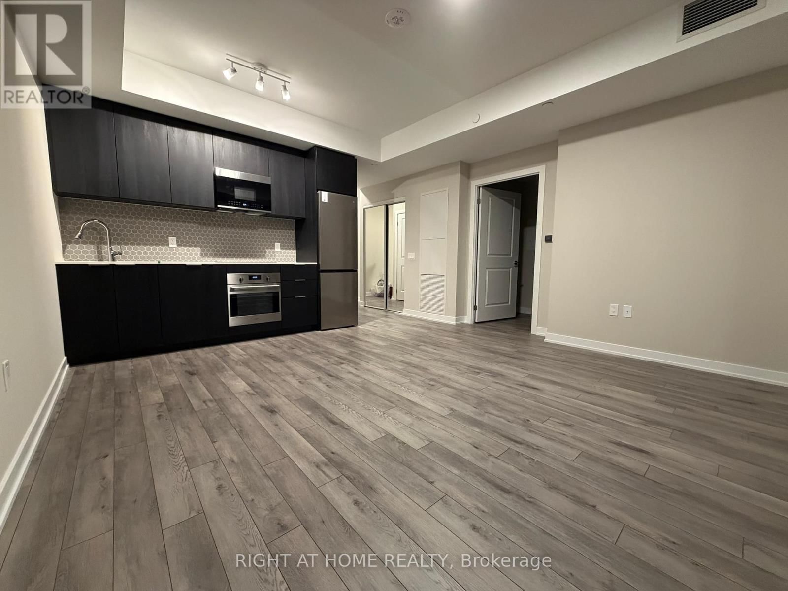 1705 - 15 SKYRIDGE DRIVE EAST Image 1