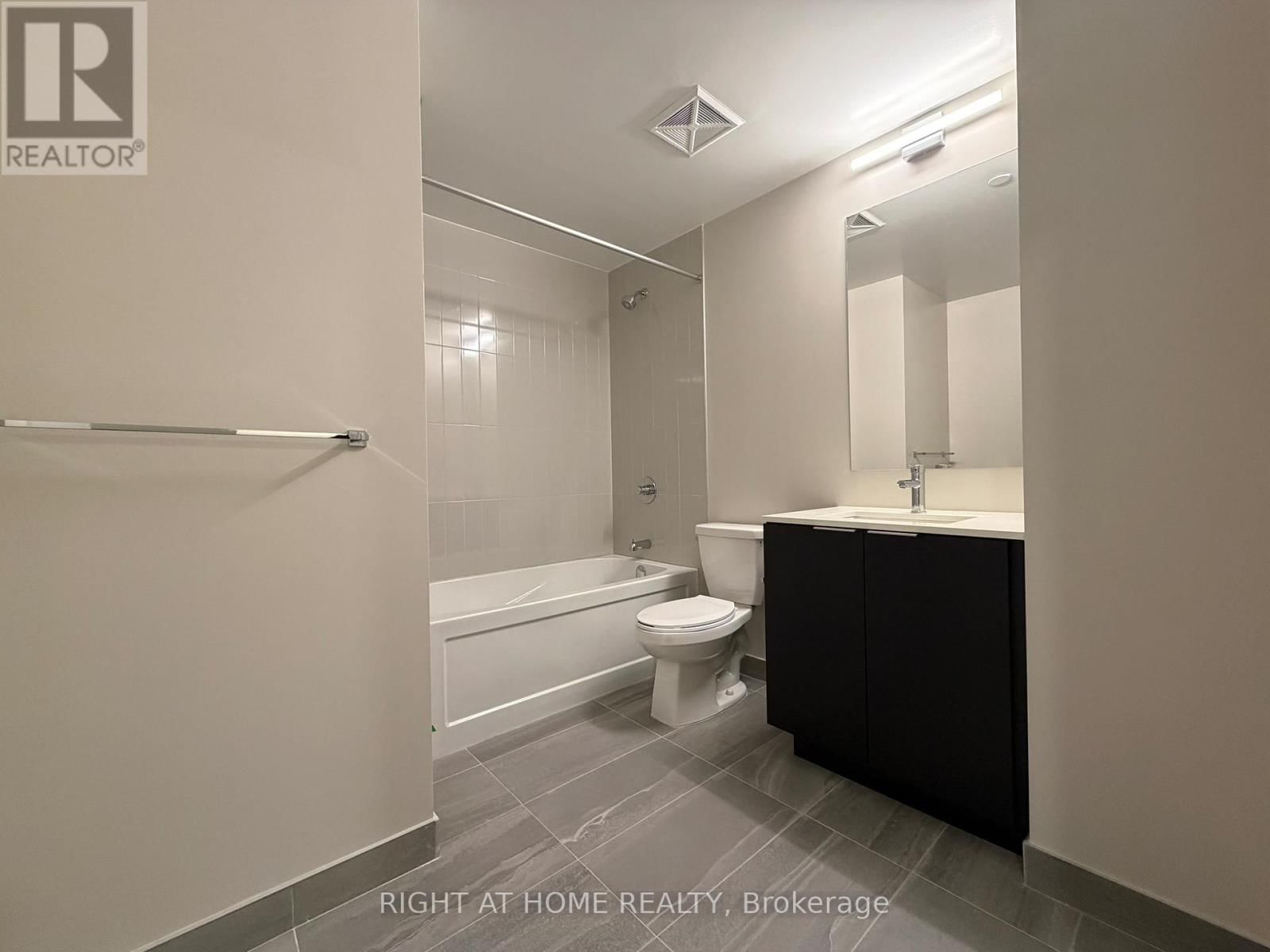 1705 - 15 SKYRIDGE DRIVE EAST Image 10