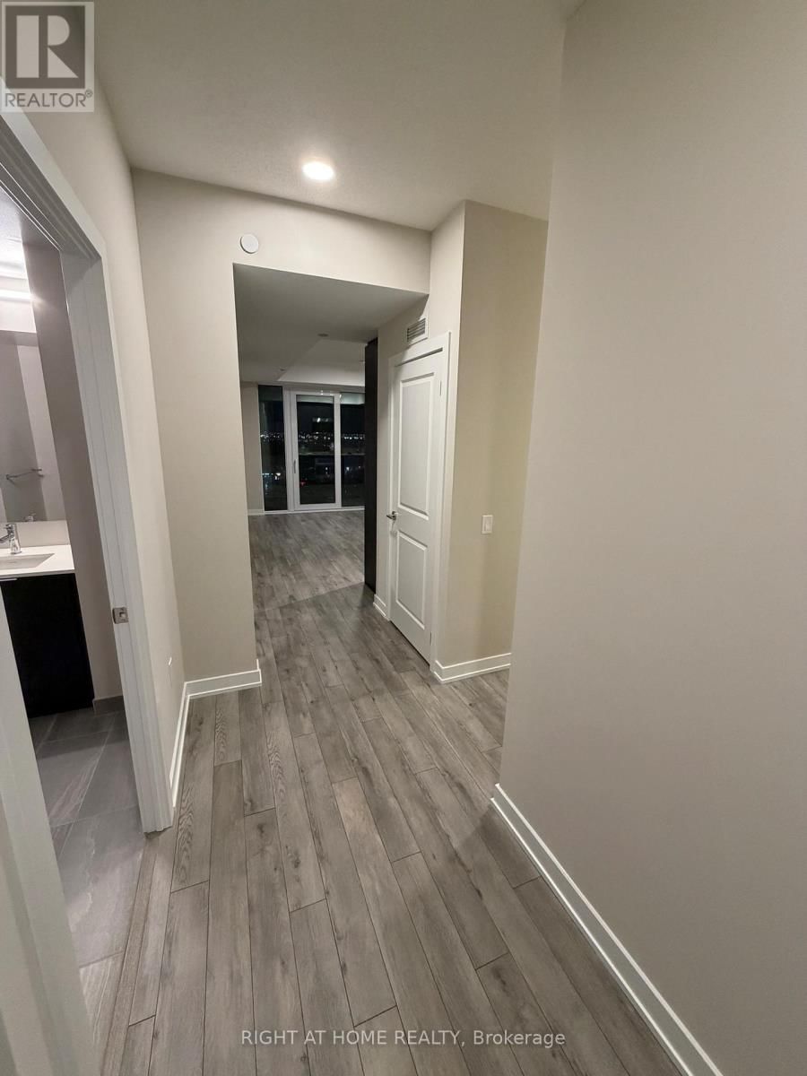 1705 - 15 SKYRIDGE DRIVE EAST Image 12