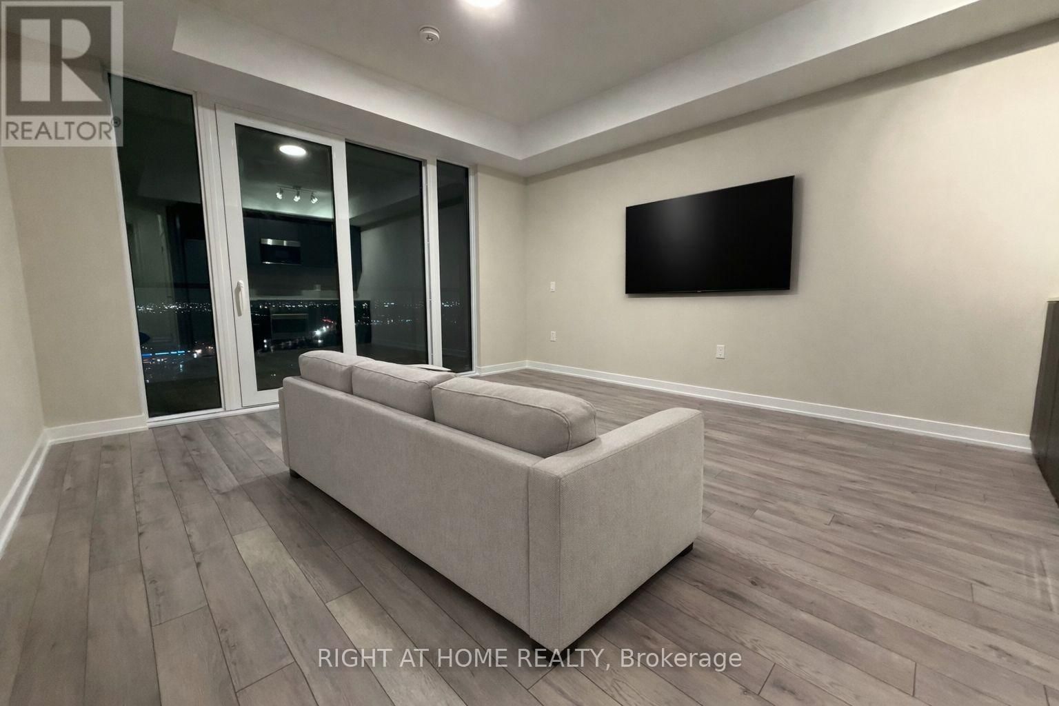 1705 - 15 SKYRIDGE DRIVE EAST Image 2