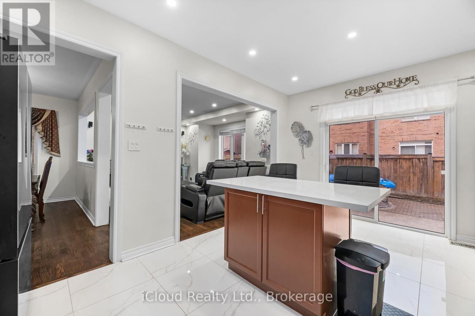 75 IRON BLOCK DRIVE Image 19