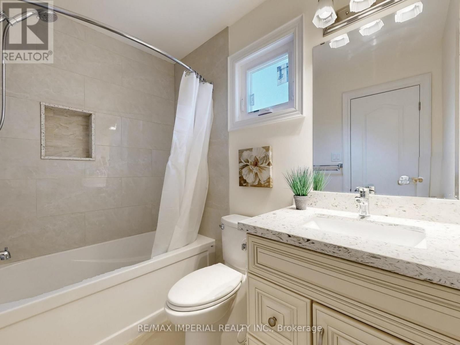 140 ROMAIN CRESCENT Image 35