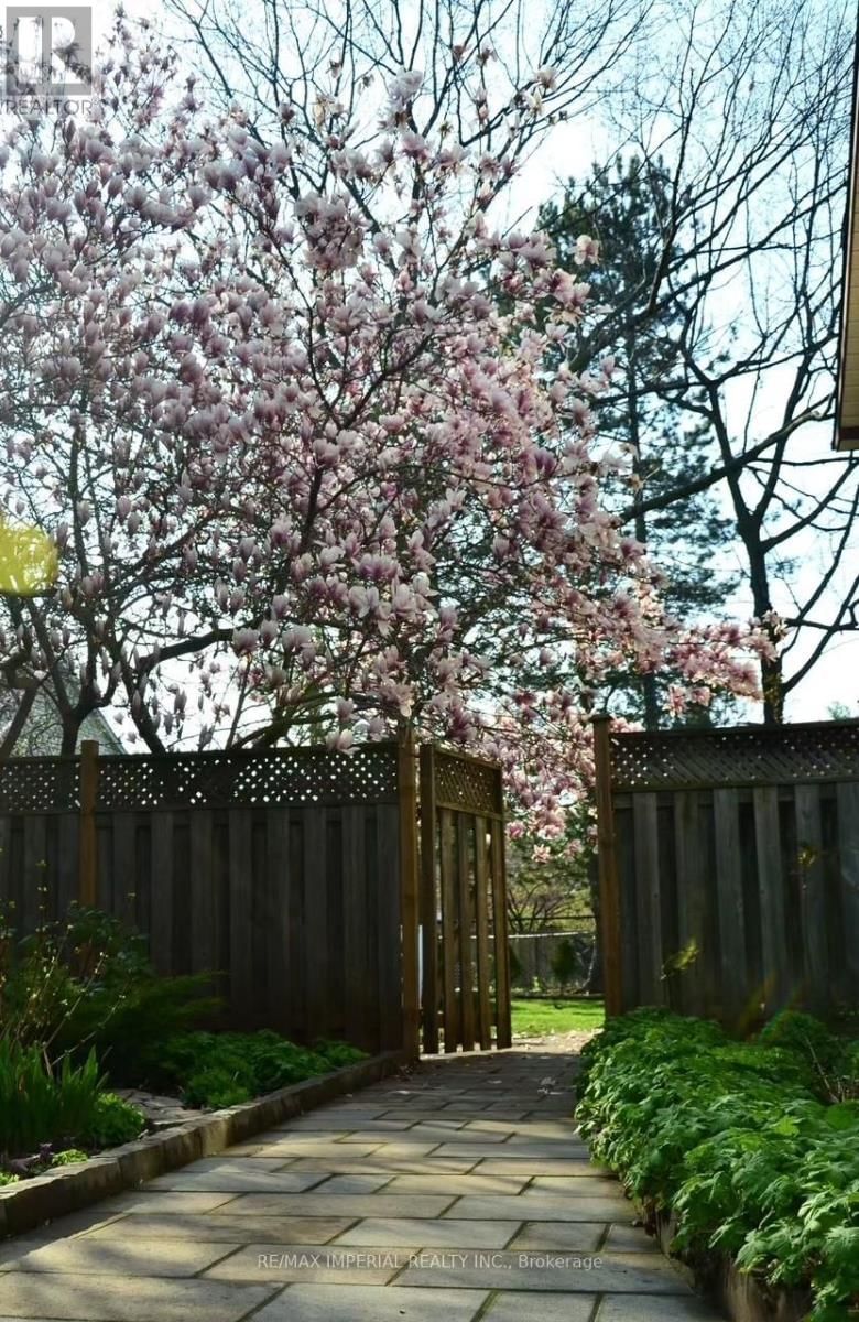 140 ROMAIN CRESCENT Image 45