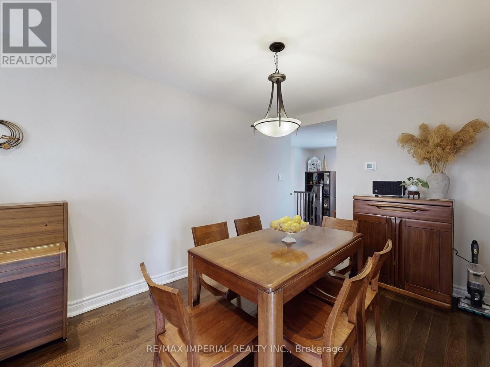 140 ROMAIN CRESCENT Image 9