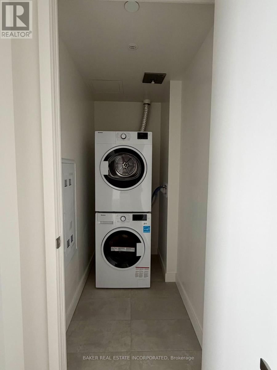 2410 - 448 BURNHAMTHORPE ROAD WEST Image 10