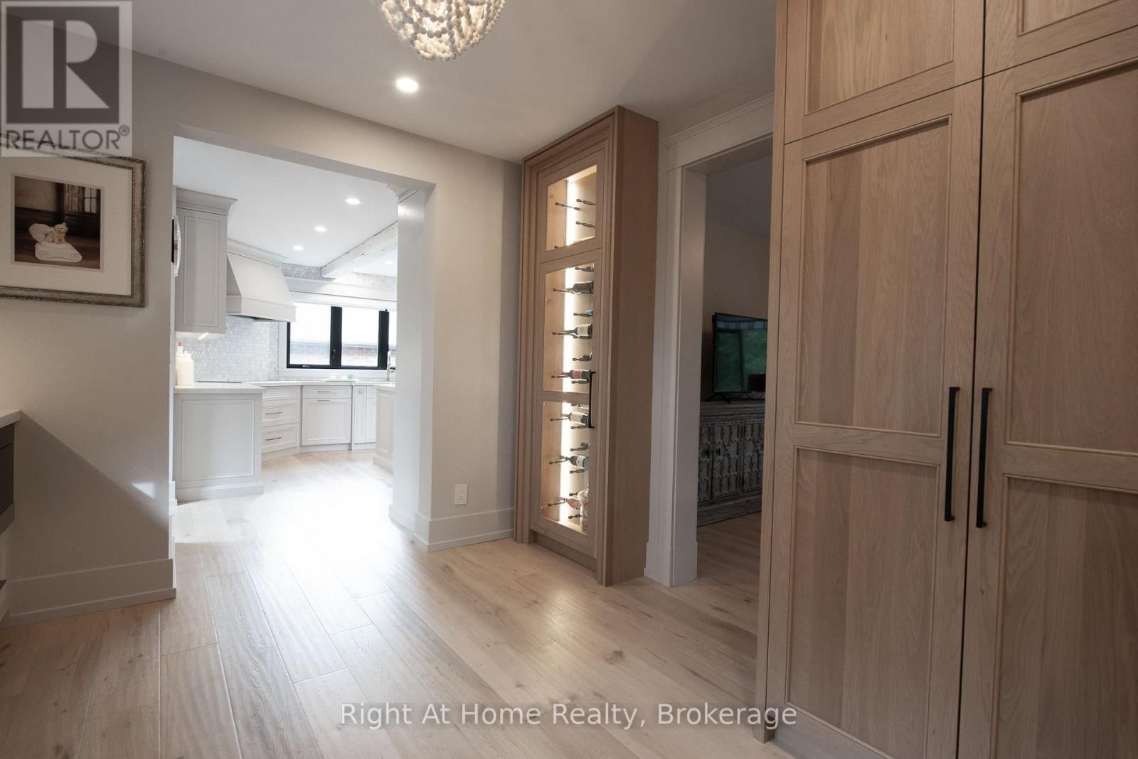 139 ALLAN STREET Image 12