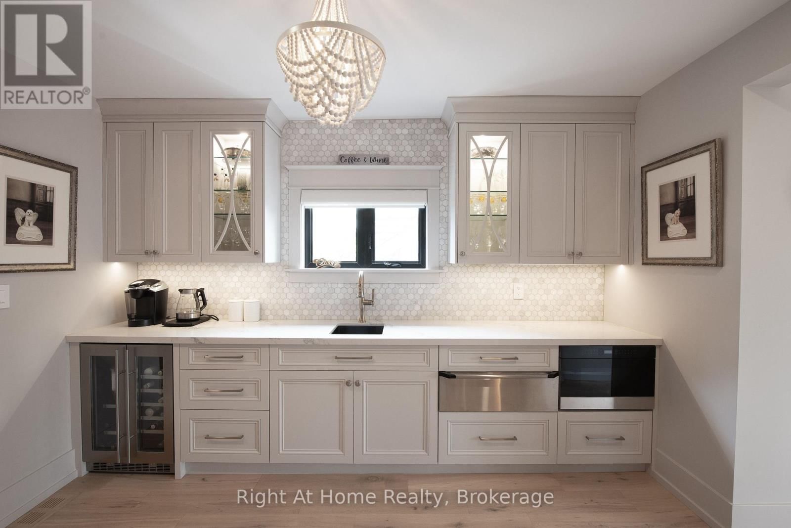 139 ALLAN STREET Image 13