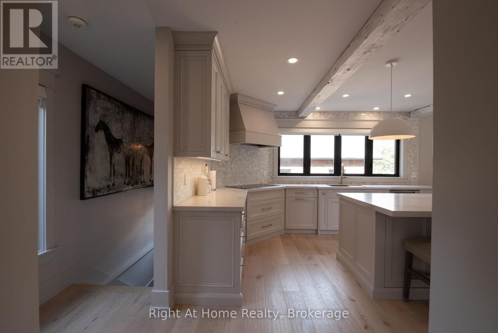 139 ALLAN STREET Image 15