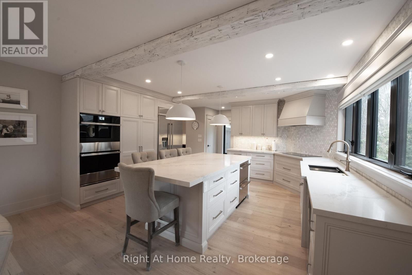 139 ALLAN STREET Image 16