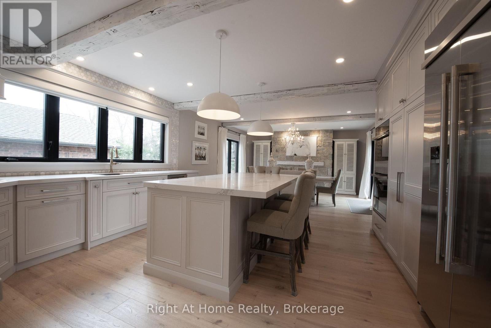 139 ALLAN STREET Image 17