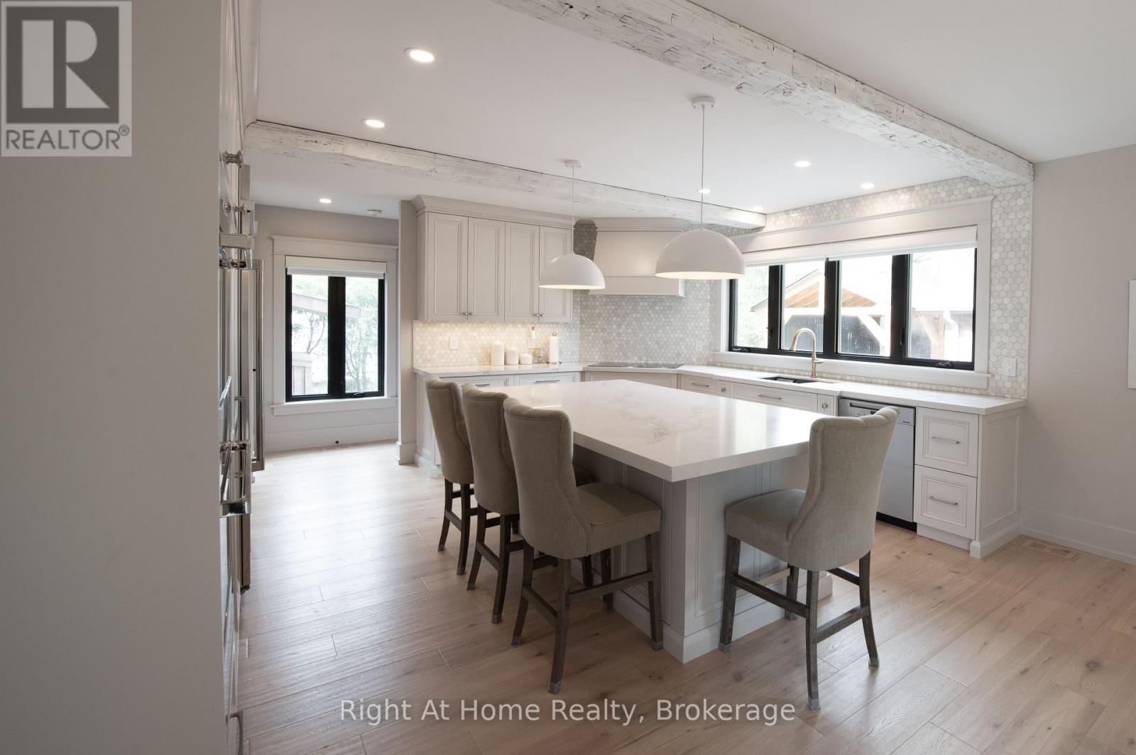 139 ALLAN STREET Image 22