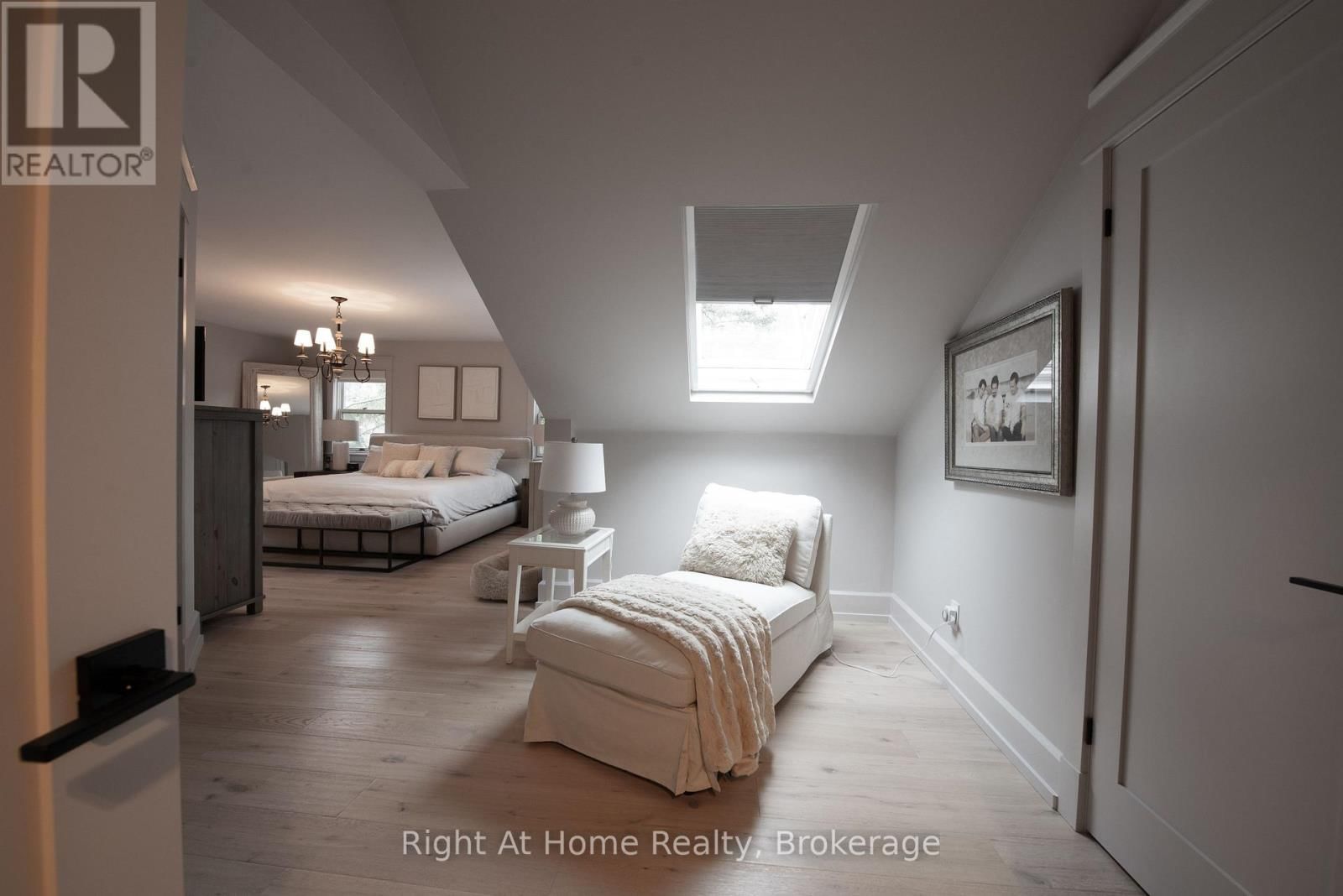 139 ALLAN STREET Image 23