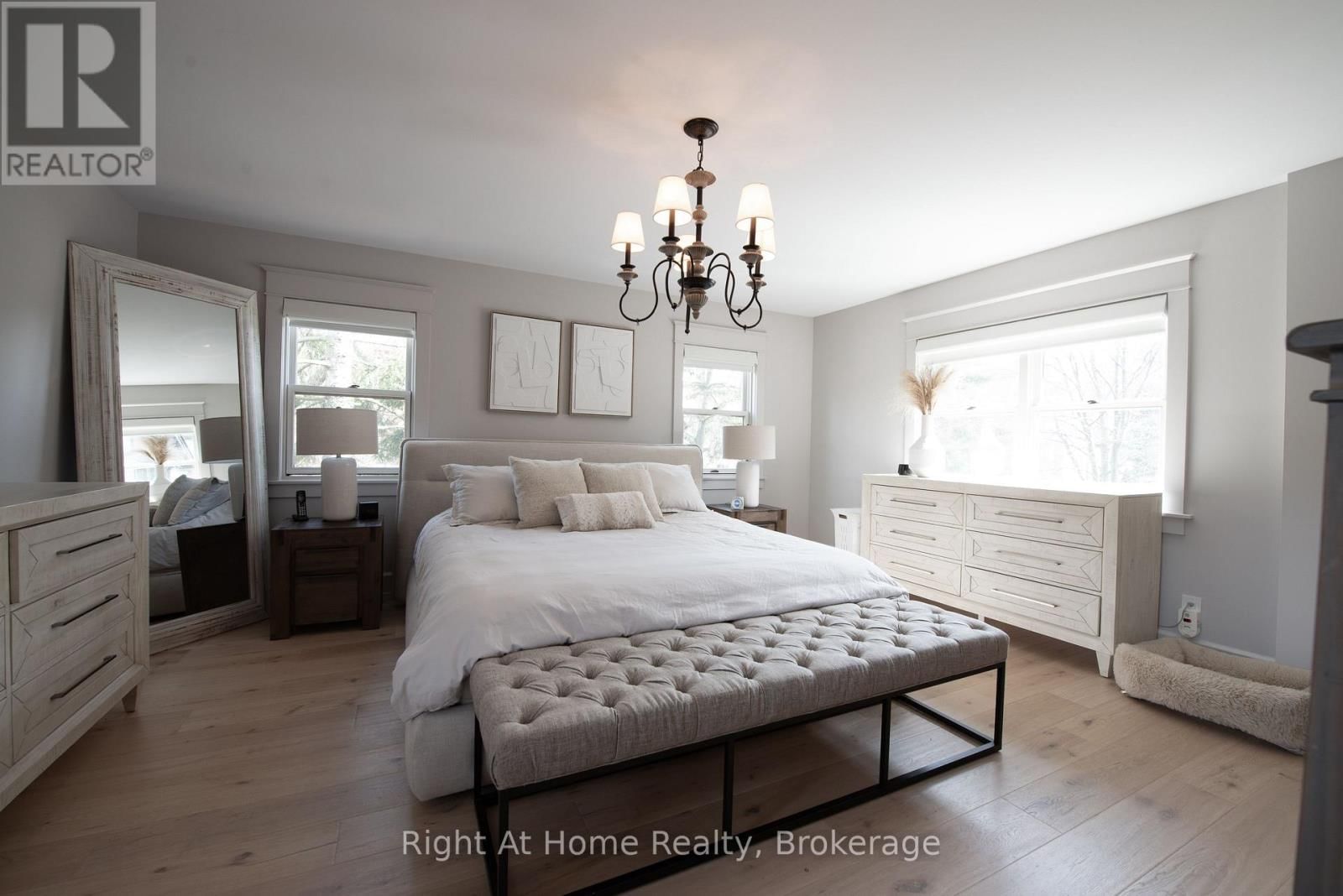 139 ALLAN STREET Image 24