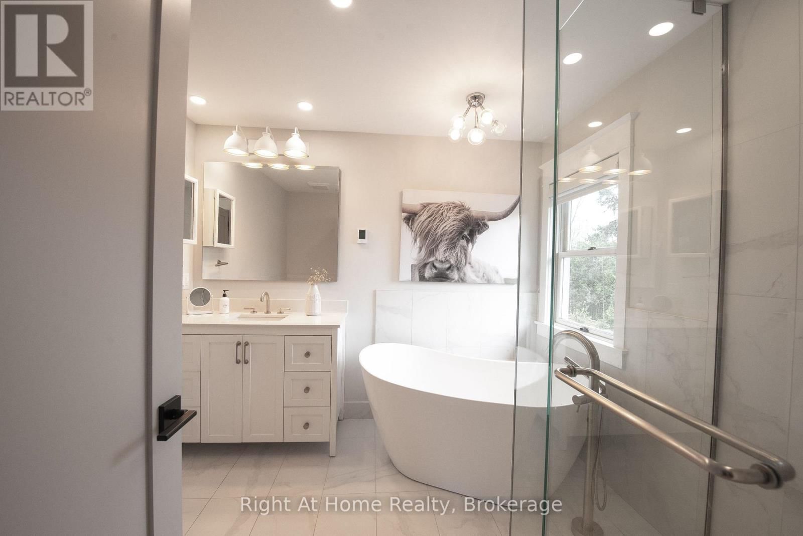 139 ALLAN STREET Image 25