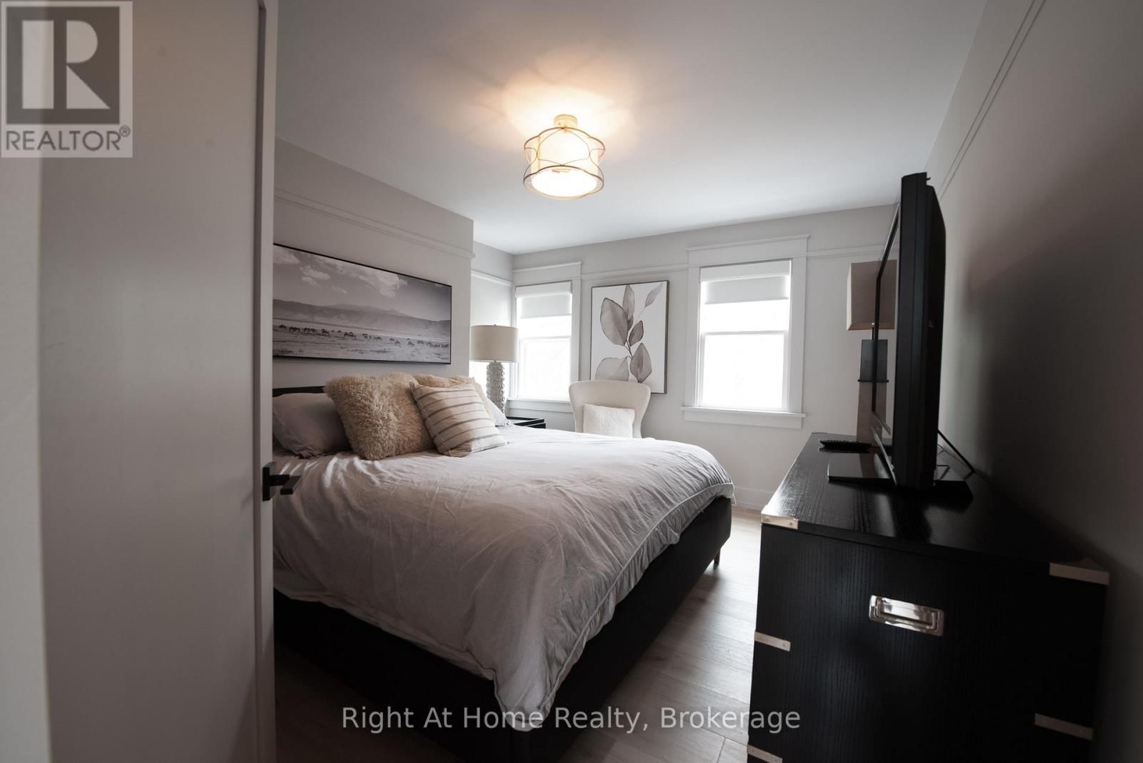 139 ALLAN STREET Image 27