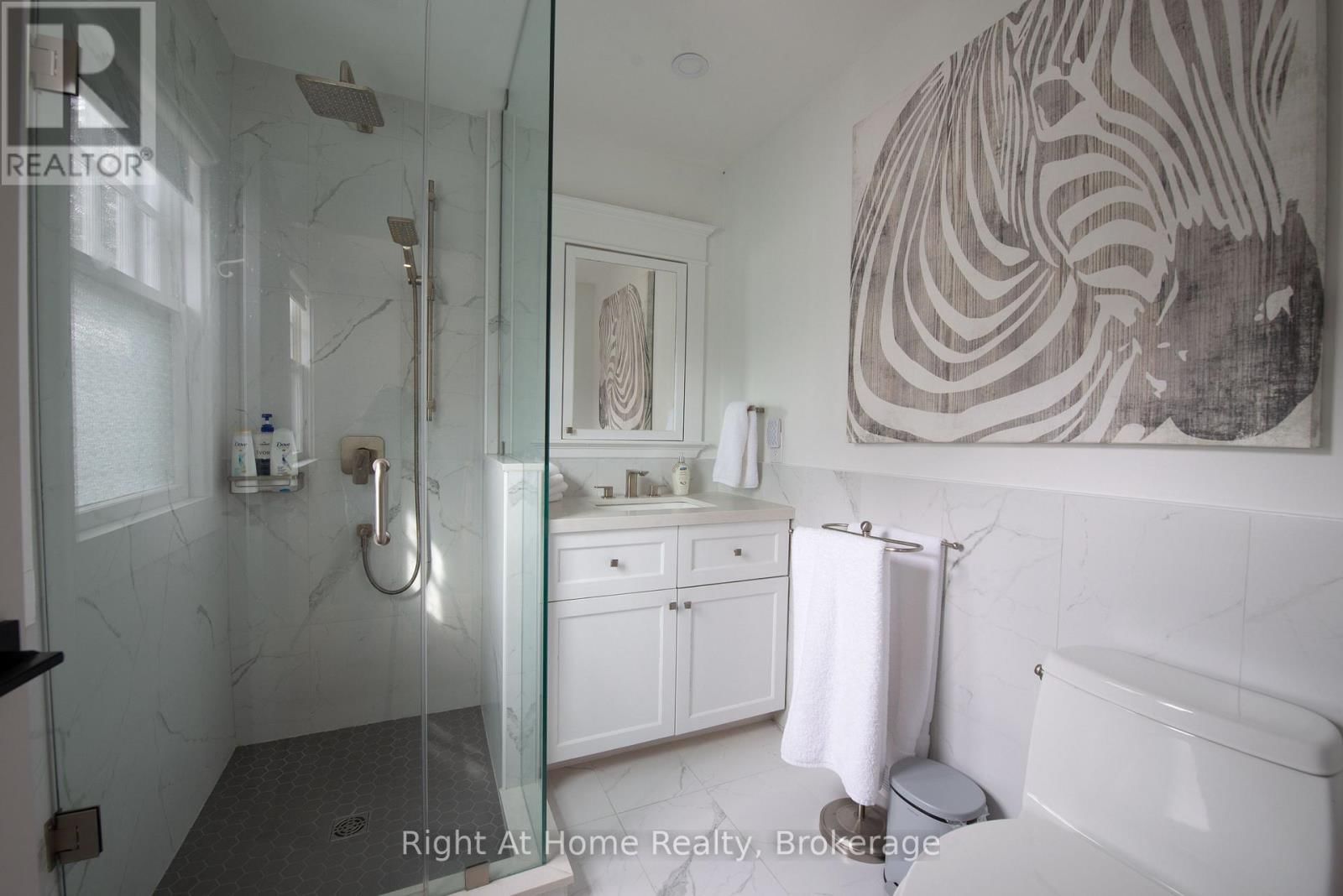 139 ALLAN STREET Image 30