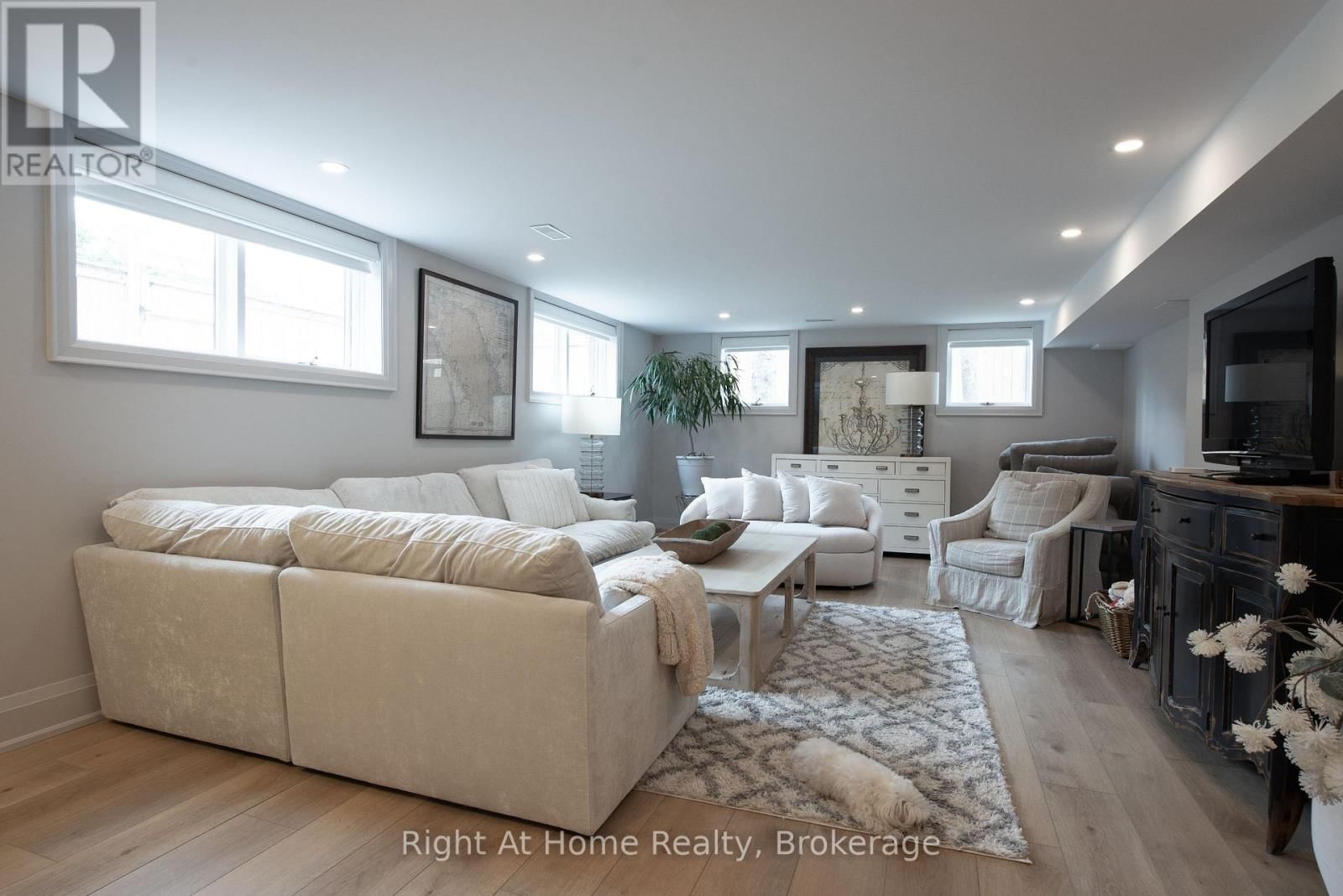 139 ALLAN STREET Image 31