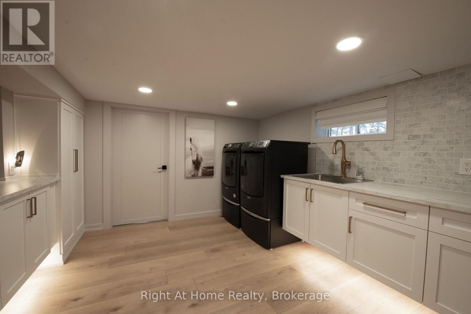 139 ALLAN STREET Image 33