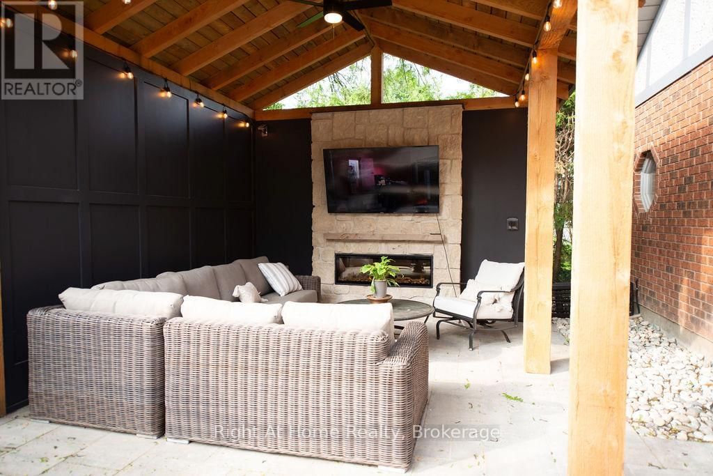 139 ALLAN STREET Image 37