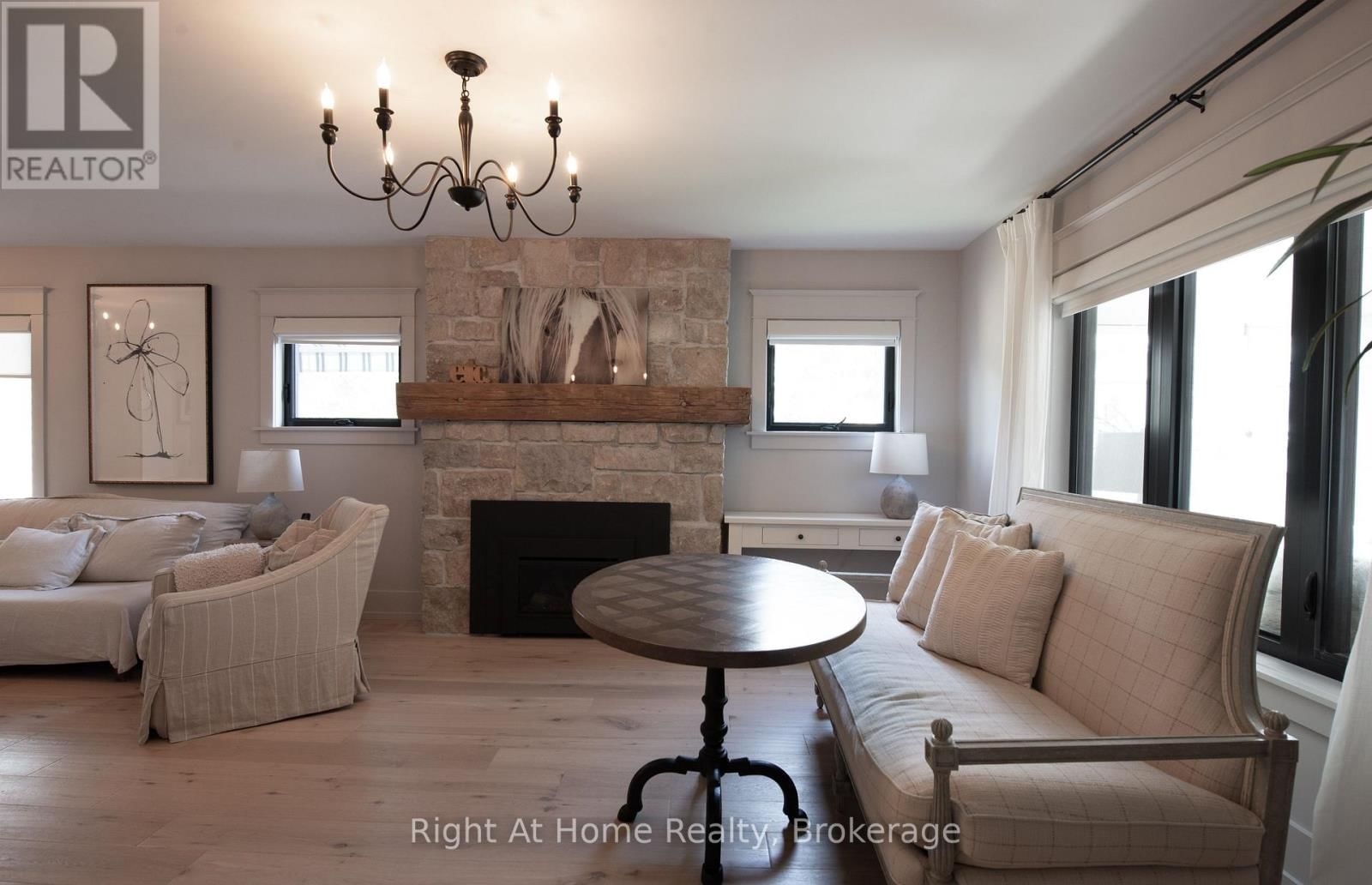 139 ALLAN STREET Image 6