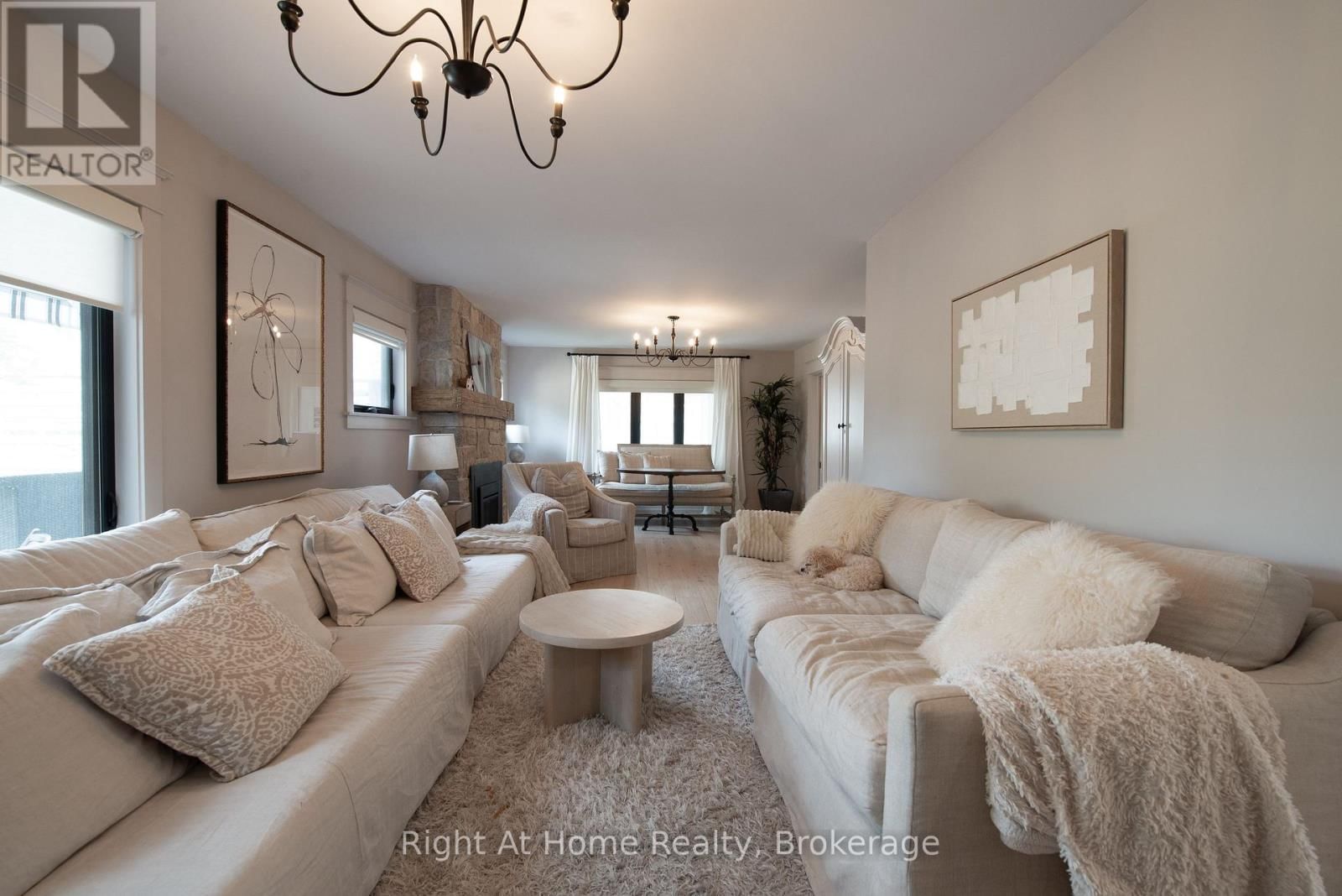 139 ALLAN STREET Image 8