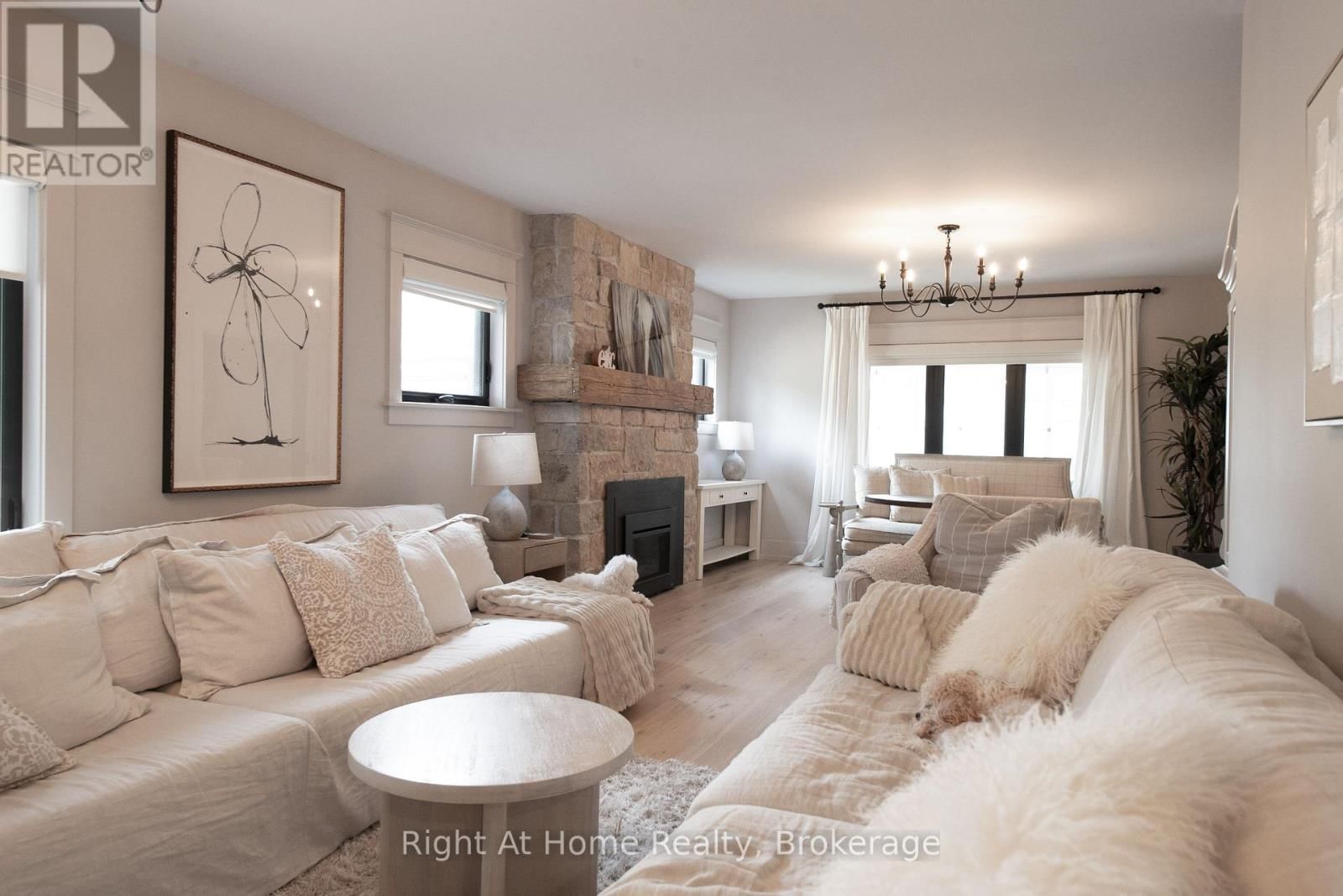 139 ALLAN STREET Image 9